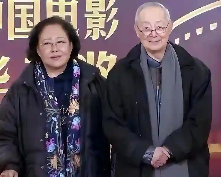 落地的普思不如鸡，瑞士丈夫去世后，回国的斯琴高娃成了