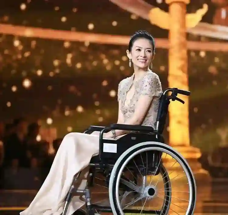 汪峰女友森林北直播带货首播，在线人数15万，回应又老又年轻