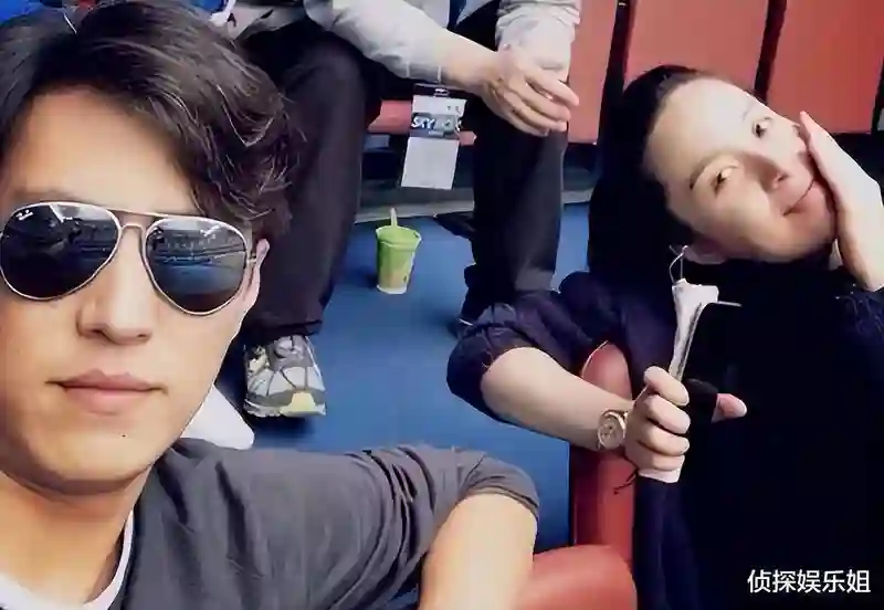 靳东老婆近照曝光，怼脸视角颜值惊艳，零皱纹却已满头白发