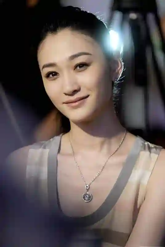 李小冉“躺着减肥”言论引热议，公众应理性看待
