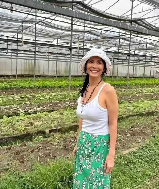 61岁韦唯状态逆袭！田园生活照曝光，网友惊叹：真的是61岁吗？