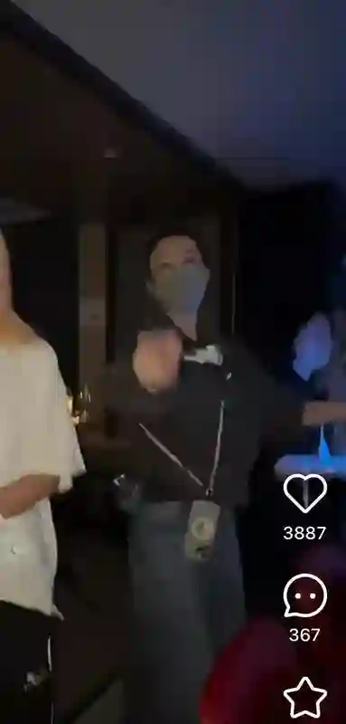 56岁王菲素颜近照被曝光后，大家才终于明白，谢霆锋眼光有多好