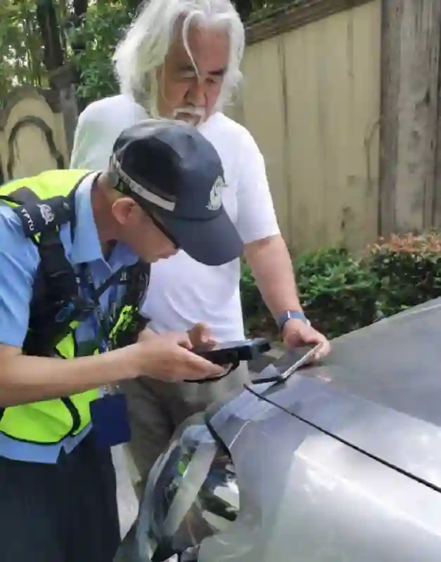 网曝张纪中驾车发生碰撞事故，交警判定张纪中负事故全责