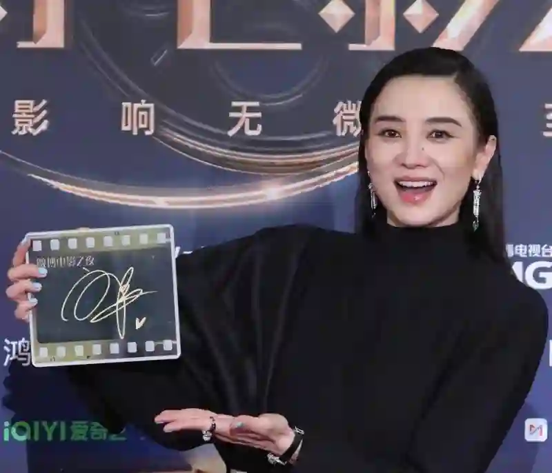 红毯生图来了！章子怡富态十足，钟楚曦过于瘦，金晨变化明显
