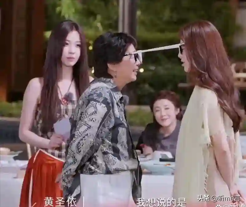 比黄圣依还能演？离婚6月天天卑微伏低，贾乃亮撕碎他最后体面