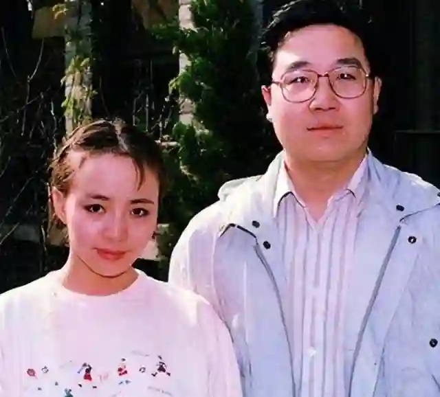65岁宋丹丹现状：3段婚姻4个男人，面容憔悴，和那英在北京逛商场