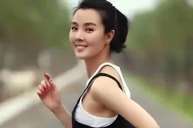 她掌掴陈宝国，艳压章子怡，姜文“一脱成名”，52岁至今未婚