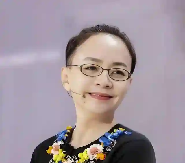 杨紫算不算顶级大美女？看看她和杨幂、张柏芝的合照，就有答案了