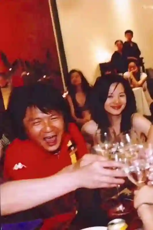 王菲也没想到，自己抛弃的前男友栾树，如今在咏梅手里闪闪发光