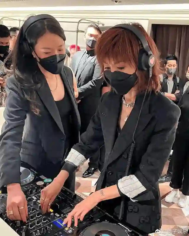 息影21年，60岁张曼玉近况曝光：独居贫民区，穿19元地摊货，不婚无子，活得太飒了！