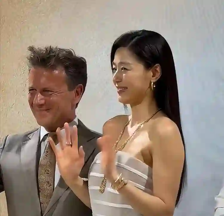 豪门阔太难当！全智贤六点起床做家务，老公亏上亿却靠她赚钱养家