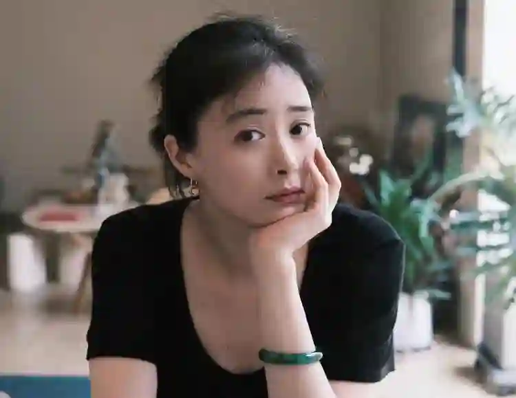 暴瘦脱相、毫无美感，这一次，谁都救不了被畸形审美毒害的蒋欣！