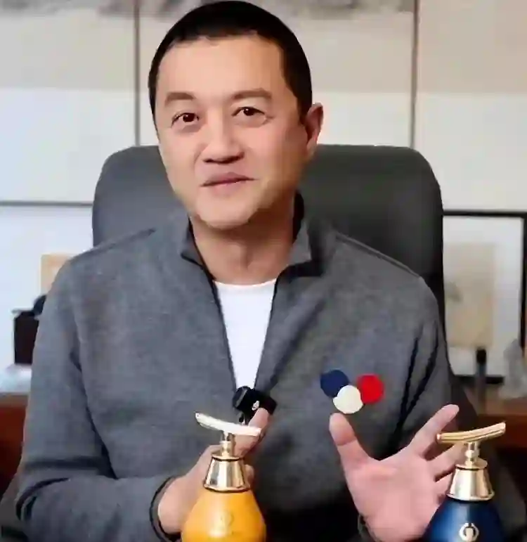 就连王菲都没想到，负债上亿的前夫李亚鹏，走上了一条“上坡路”