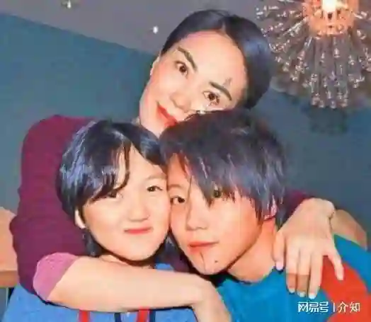 王菲教育好成功！李嫣唇裂痊愈自信满满，窦靖童“天后”范儿十足