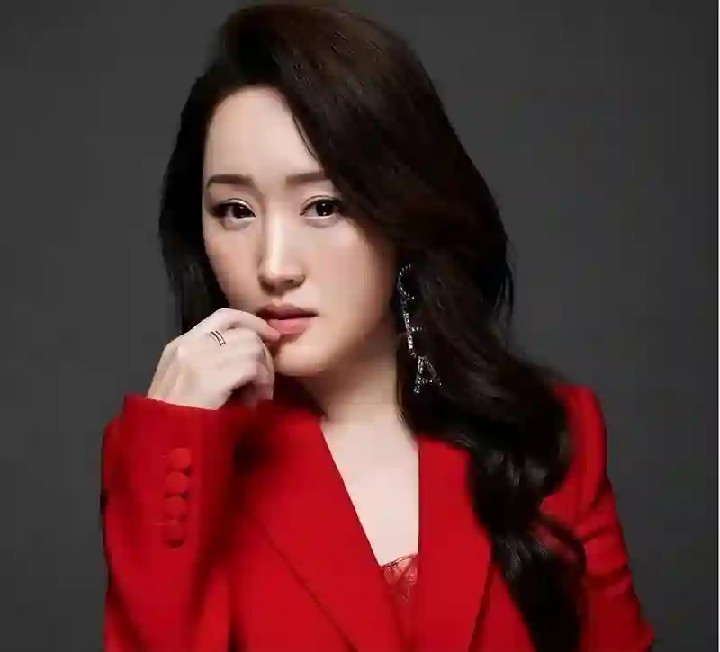 53岁杨钰莹现状：和母亲定居深圳，在豪宅种菜生活惬意，仍未结婚