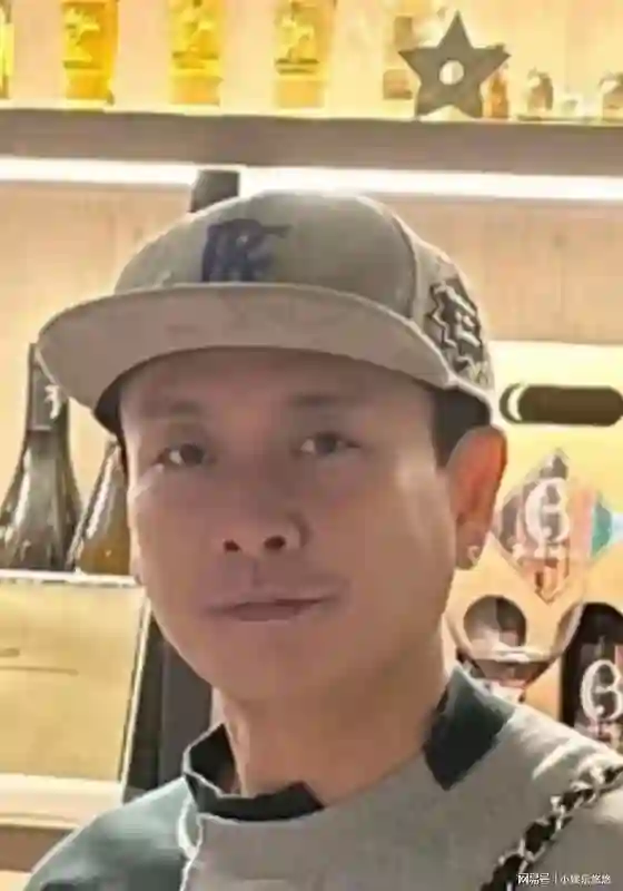 44岁黄宗泽近照曝光，一股老人味？在看胡杏儿，13年前分手太对了