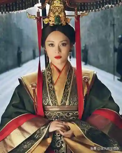 看了不合群的孙俪，再看不合群的赵丽颖，才知她们到底聪明在哪里