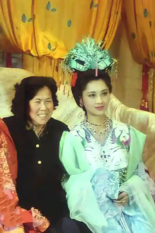 看了70岁林青霞和73岁朱琳近照，才明白大陆美人和台湾美人的区别