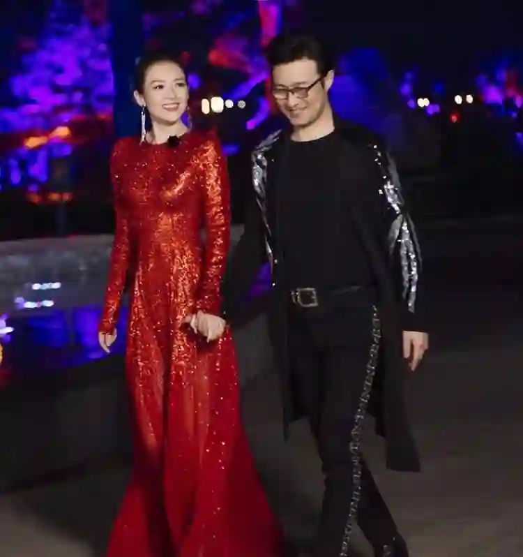 吴启华澳门输光42亿风波，牵出大量明星赌博照，汪峰才是冰山一角
