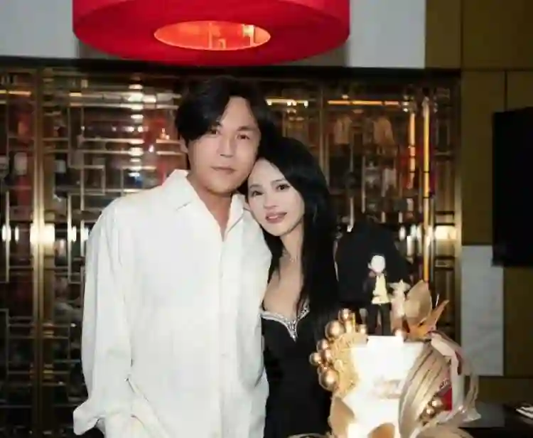 秀恩爱变反转，伊能静为秦昊庆生却因穿衣不当被网民炮轰！