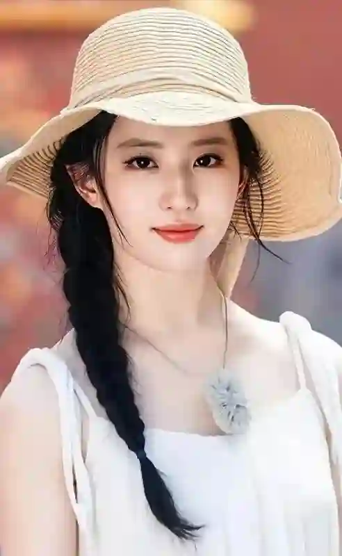 刘亦菲，38岁素颜照大公开，网友直言：这不就是普通人吗？