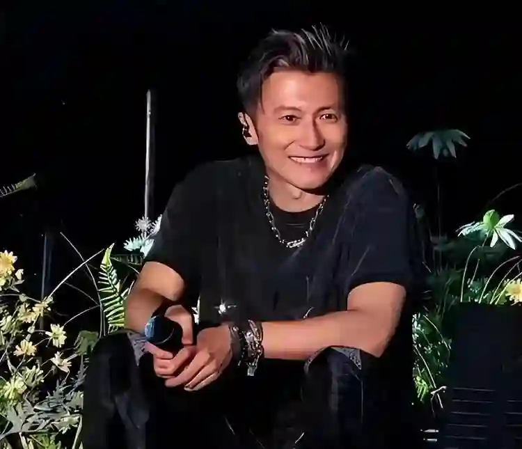 演唱会这4天，谢霆锋与儿子越发亲密，张柏芝一反常态，回忆旧事