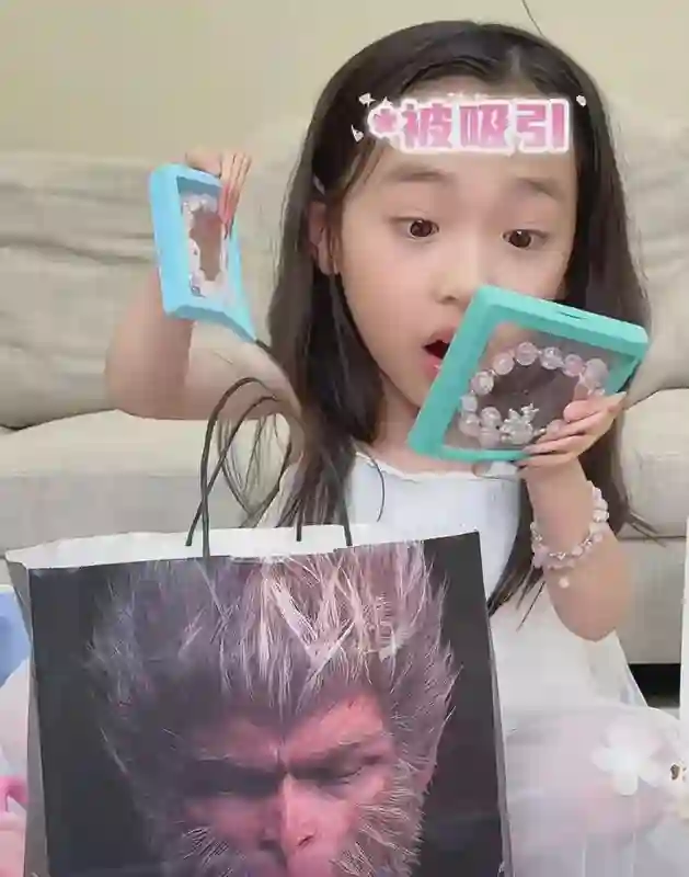 董璇女儿礼物开箱惹争议，表达太成熟，高云翔再婚后对待一胎敷衍