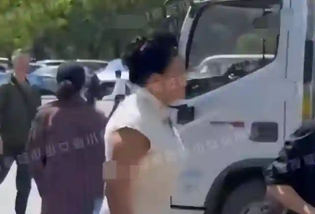 作妖的她，不该来的他，和“消失”的他们，成为汪小菲婚礼上的劫