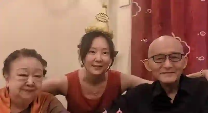 女儿放弃救治，92岁游本昌住进养老院，“养儿防老”成道德枷锁？