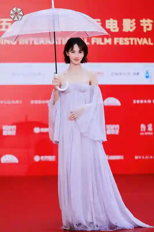 争奇斗艳的北影节红毯女明星们