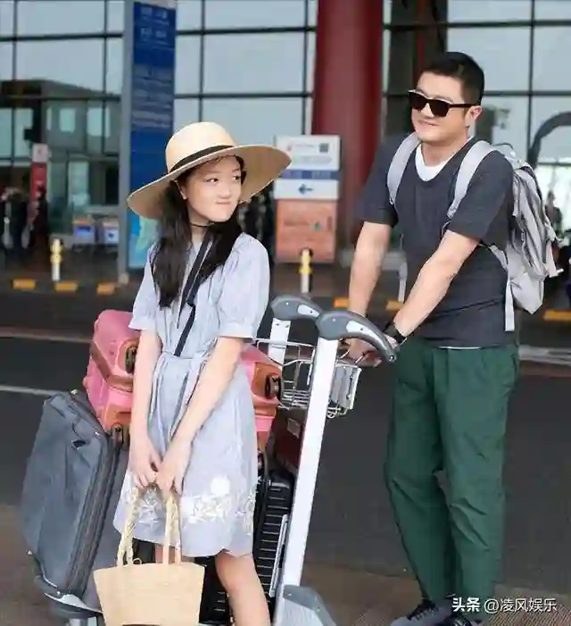 18岁李嫣近照曝光，兔唇痕迹消失不见，美出高度，不愧是王菲女儿