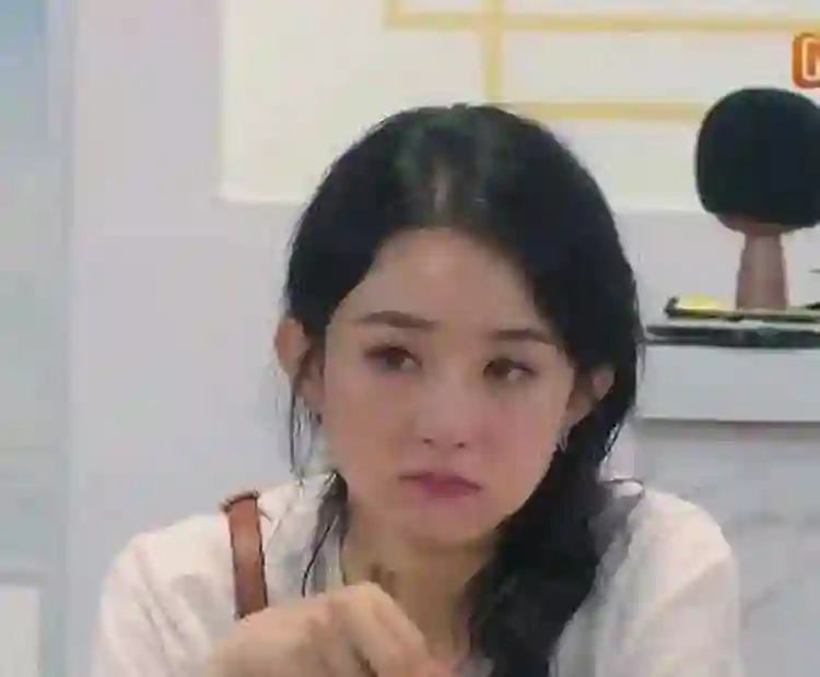 4年赚13亿，和冯绍峰离婚后的赵丽颖，为何不要儿子的抚养权？