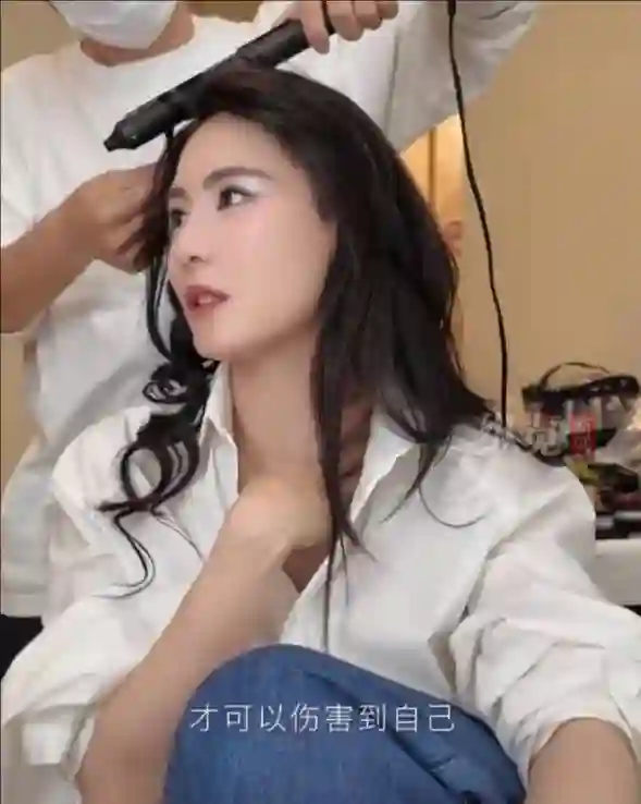 张柏芝发文谈恋爱脑 透露目前无恋爱计划