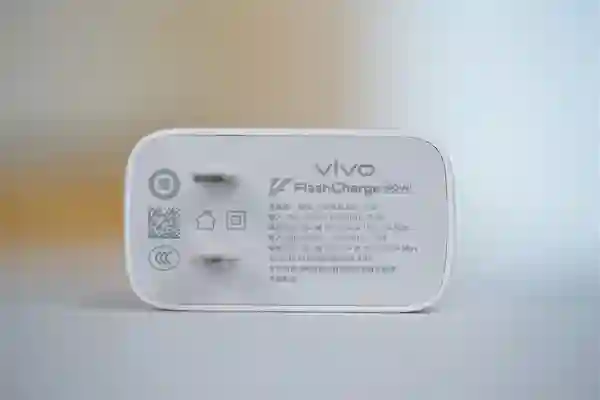 6.31英寸小直屏，vivo S30 Pro mini图赏