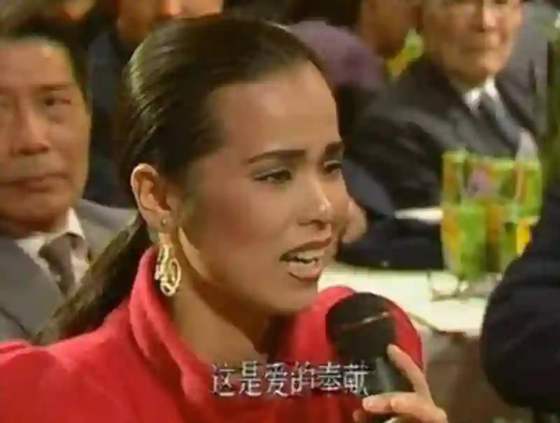 62岁韦唯模样大变，63岁张凯丽状态年轻，究竟发生了什么？