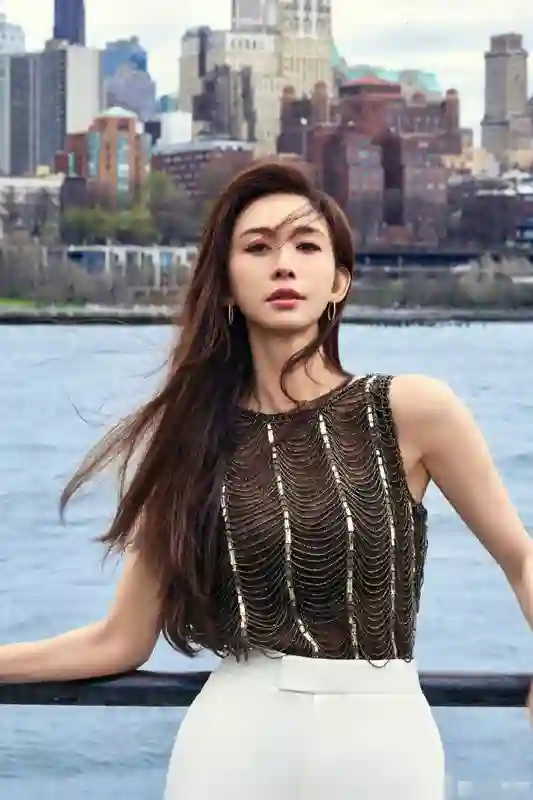 林志玲与安妮海瑟薇合照, 两大女神美貌惊艳, 50岁志玲冻龄逆袭