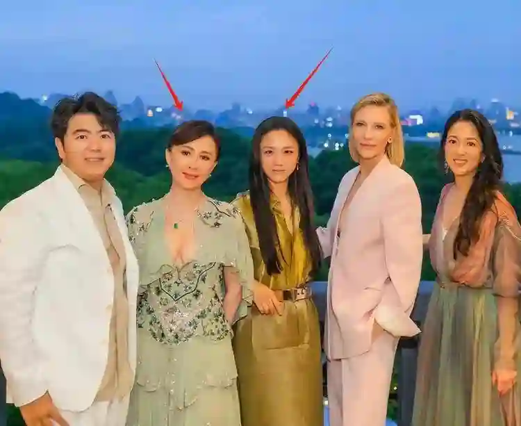 主办方的天要塌了！刘嘉玲汤唯同框被嘲，与梁朝伟“旧戏”被重提