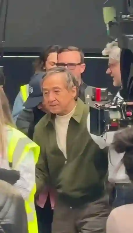 这些明星怎么都老了？鞠萍面相变了，成龙一头白，林青霞皱纹明显