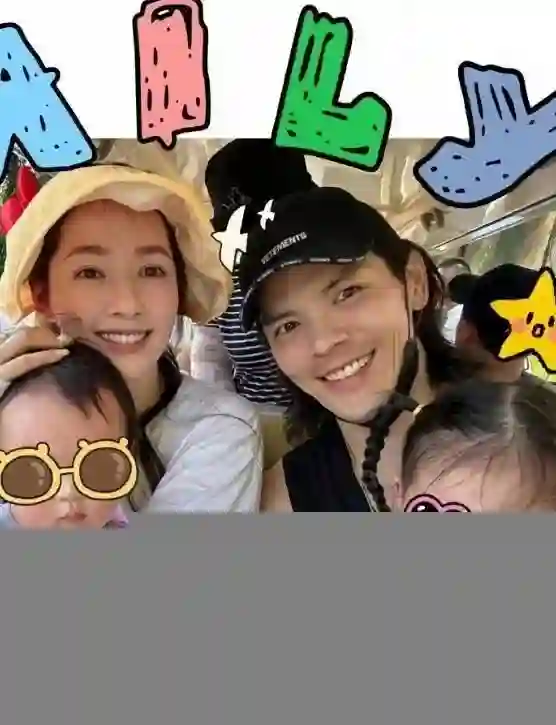 郭碧婷独自过节晒自拍！买小矿石捏捏玩具送女儿，不换美甲好节俭