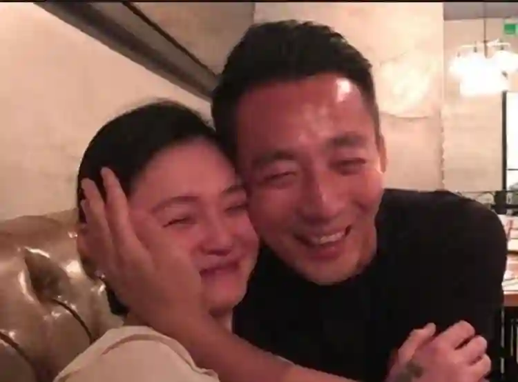 大S孩子正脸照曝光，玥儿长得太像大S，汪小菲一招和S妈划清界限