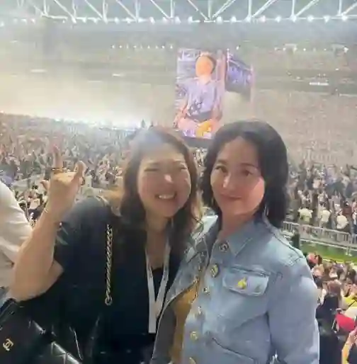李嘉欣闪现新加坡！晒港风美照大秀魔鬼身材，20岁既视感绝了！