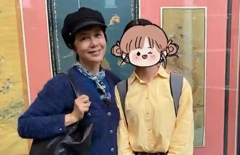 英国偶遇蒋雯丽，眼神衰败身材消瘦，曾经女神为何如此改变？