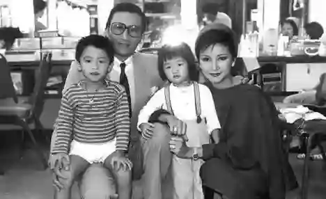 她曾一年更换7任男友，肆意妄为未婚生女，如今四十二岁无人敢娶