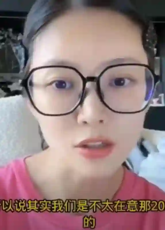 结婚4年，杜淳妻子和婆婆仍有矛盾，感叹：赚来的20%钱上交婆婆