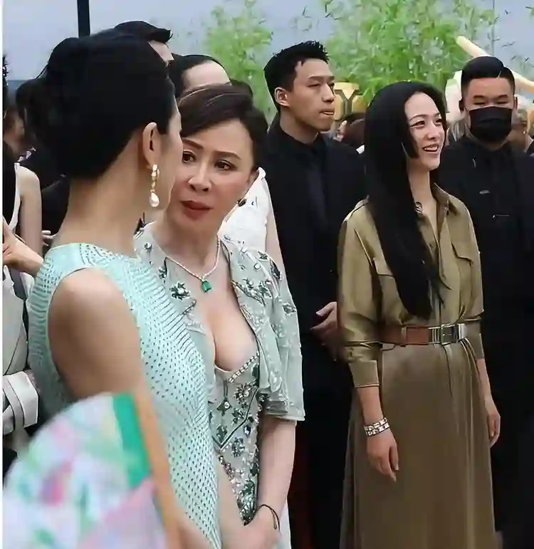 主办方的天要塌了！刘嘉玲汤唯同框被嘲，与梁朝伟“旧戏”被重提