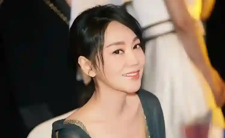 蒋欣多次陪跑未获奖，白玉兰观众票投第一，刘嘉玲的话有人信了