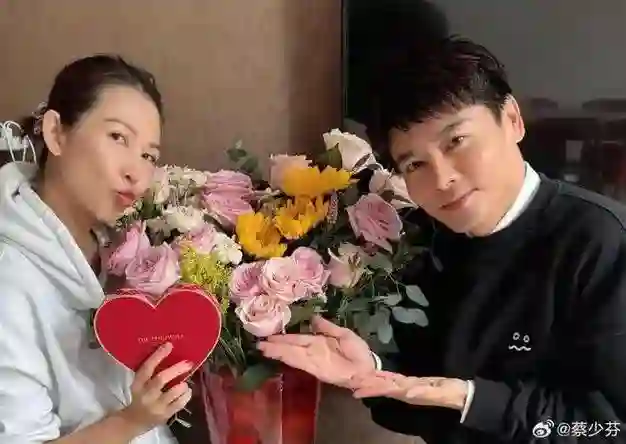 蔡少芬张晋的新瓜太炸了，模范夫妻装不下去了？