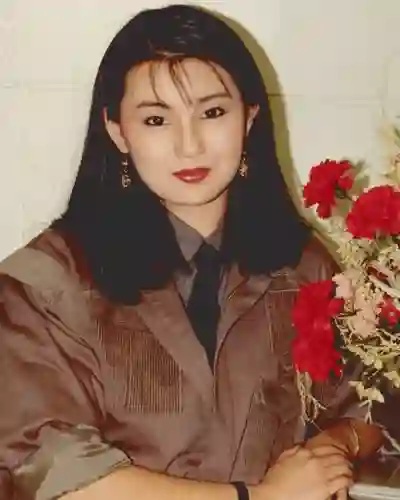 息影21年，60岁张曼玉近况曝光：独居贫民区，穿19元地摊货，不婚无子，活得太飒了！