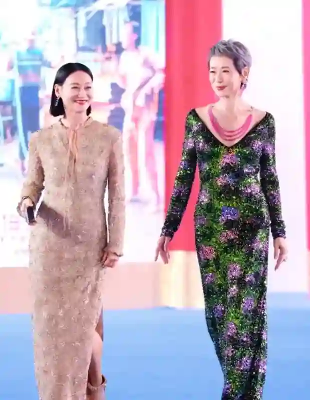 叶童真情祝贺惠英红获奖：在你身上有太多值得学习的地方