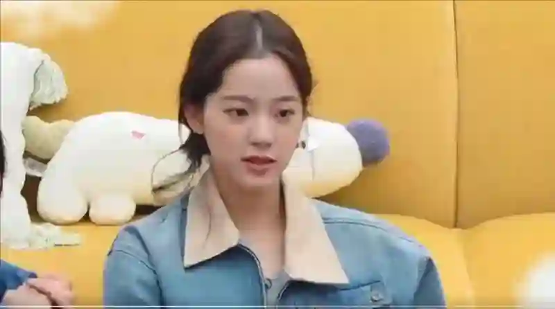 欧阳娜娜透露曾二手平台购物讲价，面交还被认出